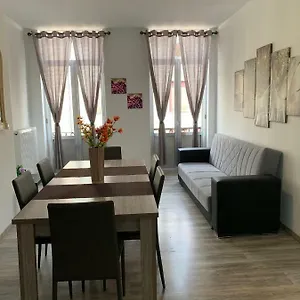 Modern Second Floor Apartamento Bruselas